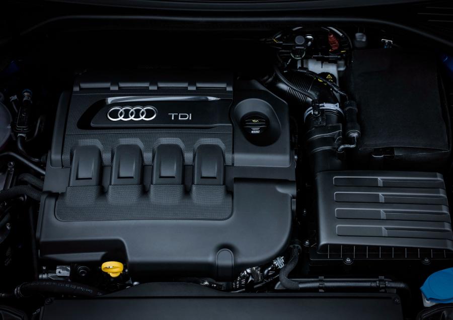 Моторный отсек Audi A3 Sportback 2.0 TDI (8V) 2016 года  (WW) (фото 21 из 22)